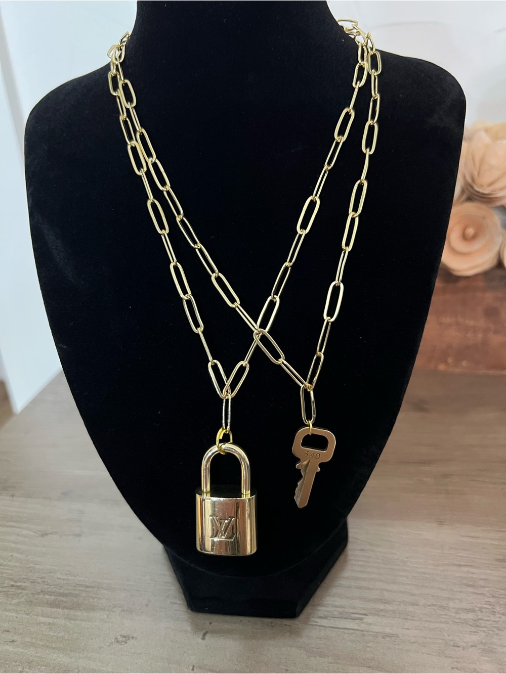 Set Gold Louis Vuitton Padlock Pendant with Key Necklace #340 -